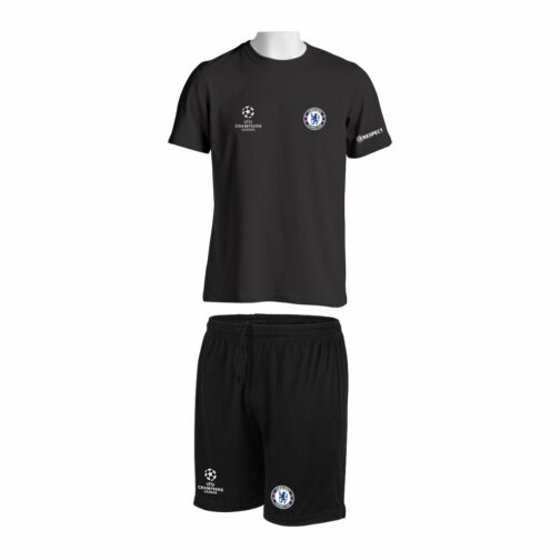 Trening Komplet Chelsea je oprema za trening koji se sastoji od majice i šorca sa štampom grbova.