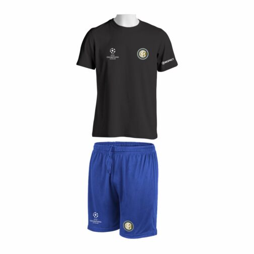 Trening Komplet Inter je oprema za trening koji se sastoji od majice i šorca sa štampom grbova.