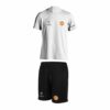 Trening Komplet Manchester United je oprema za trening koji se sastoji od majice i šorca sa štampom grbova.