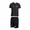 Trening Komplet PSG je oprema za trening koji se sastoji od majice i šorca sa štampom grbova.
