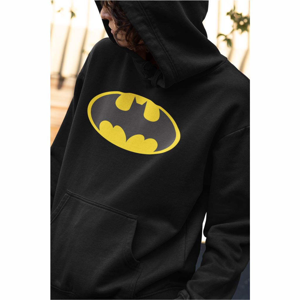 Batman Duks Sa Kapuljačom Sa Printom Batman Logoa Na Grudima.